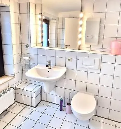 Apartment Luna City-apartment 80qm 2 2 Baeder 20km Messe Airport